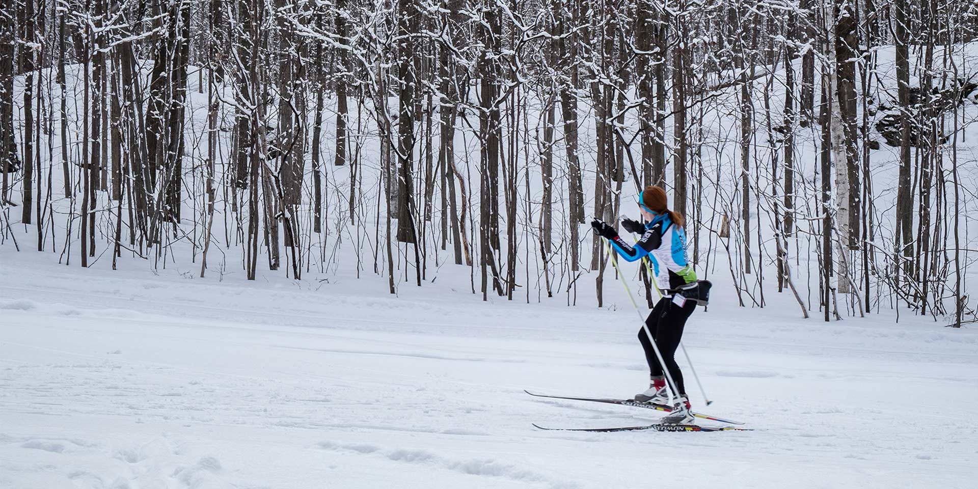 woman skiing